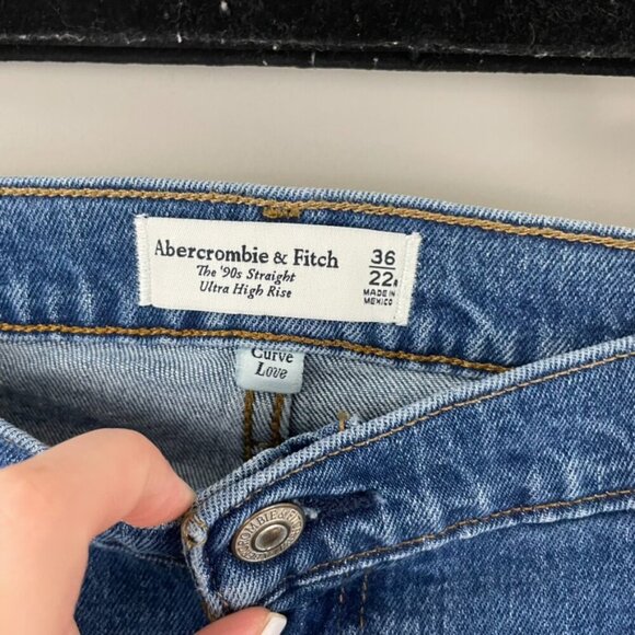 Abercrombie & Fitch Curve Love High Rise The '90s Straight Jeans Size 22 - Picture 3 of 7